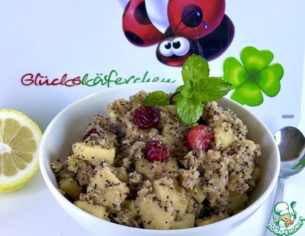 Яблочно-гречневая каша с клюквой