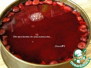 Шоколадный торт с ягодами