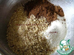 Шоколадный торт с ягодами