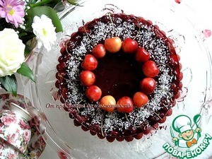 Шоколадный торт с ягодами