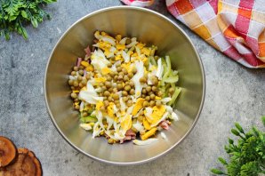 Салат с колбасой и яйцами Салат с колбасой и яйцами