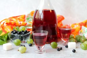 Настойка из черники с крыжовником на самогоне Настойка из черники с крыжовником на самогоне