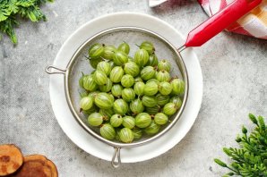 Настойка из черники с крыжовником на самогоне Настойка из черники с крыжовником на самогоне