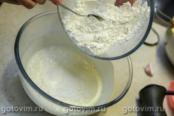 Заливной пирог с лисичками и беконом