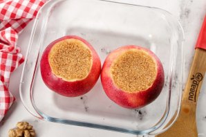 Печеные яблоки в микроволновке Печеные яблоки в микроволновке