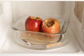 Печеные яблоки в микроволновке Печеные яблоки в микроволновке