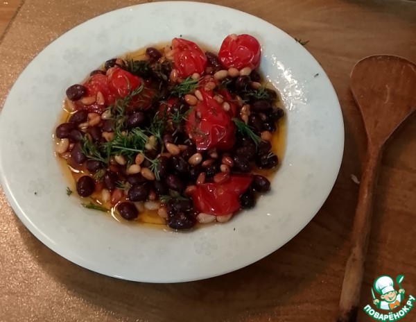 Фасоль с помидорами и кедровыми орешками Фасоль с помидорами и кедровыми орешками