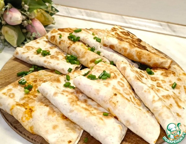 Лаваш с яйцом, помидором и сыром Лаваш с яйцом, помидором и сыром