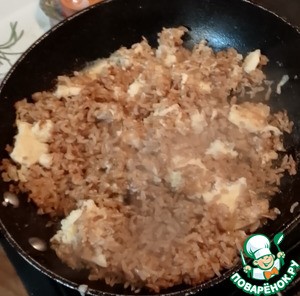 Жареный рис с крабом и яйцом Жареный рис с крабом и яйцом