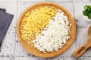 Салат с горбушей и сыром Салат с горбушей и сыром