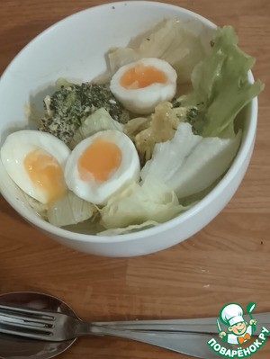 Брокколи в соусе коронэйшн с яйцами Брокколи в соусе коронэйшн с яйцами