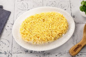 Салат с горбушей и сыром Салат с горбушей и сыром