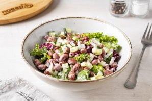 Салат с фасолью и огурцом "Пятиминутка" Салат с фасолью и огурцом "Пятиминутка"