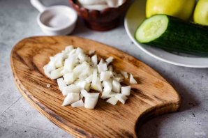 Салат с кальмаром, яблоком и огурцом Салат с кальмаром, яблоком и огурцом