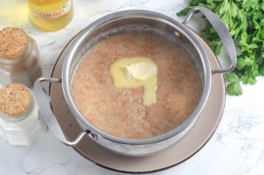 Пшеничная каша на воде в кастрюле Пшеничная каша на воде в кастрюле