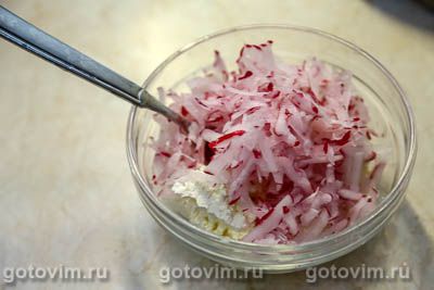 Паштет с творожным сыром, редисом и зеленью