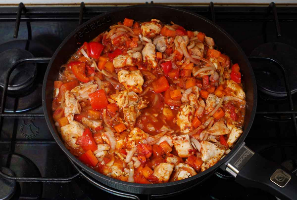 Гуляш из курицы Гуляш из курицы