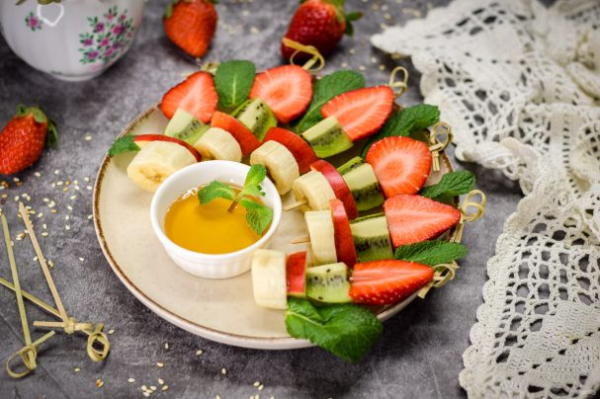 Фруктовое канапе с клубникой Фруктовое канапе с клубникой