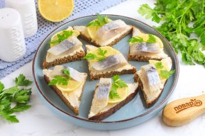 Канапе с селедкой и лимоном Канапе с селедкой и лимоном