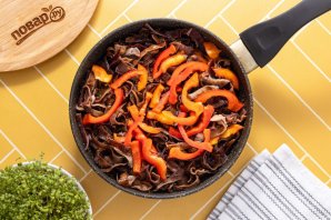 Салат из фунчозы и китайских древесных грибов Салат из фунчозы и китайских древесных грибов