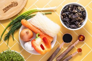 Салат из фунчозы и китайских древесных грибов Салат из фунчозы и китайских древесных грибов