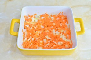 Минтай с шампиньонами в сметане в духовке