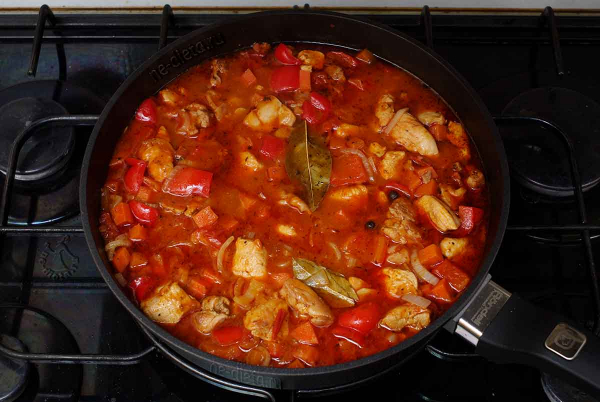 Гуляш из курицы Гуляш из курицы