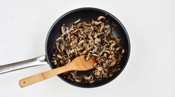 Мясной рулет из куриного фарша с грибами и сыром, пошаговый рецепт с фото на 401 ккал Мясной рулет из куриного фарша с грибами и сыром, пошаговый рецепт с фото на 401 ккал