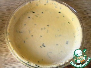 Пирог с лососем, зеленью и овощами