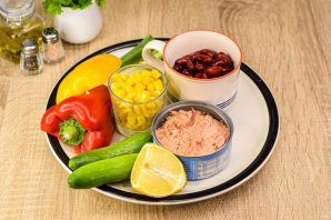 Салат с тунцом и красной фасолью Салат с тунцом и красной фасолью