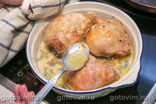 Куриные бедра с сырным соусом горгонзола и грецкими орехами Куриные бедра с сырным соусом горгонзола и грецкими орехами