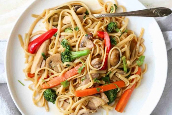 
Рецепт лапши с курицей и овощами в домашних условиях	