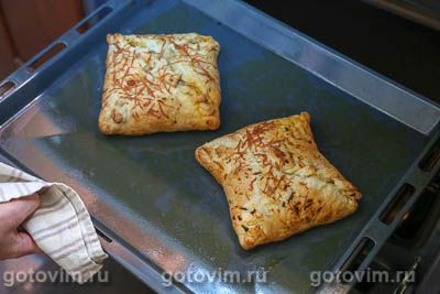 Слойки со свининой, кабачками и сыром Слойки со свининой, кабачками и сыром