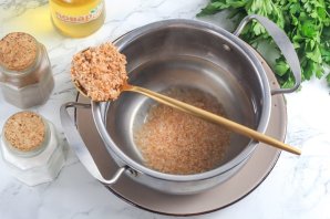 Пшеничная каша на воде в кастрюле Пшеничная каша на воде в кастрюле