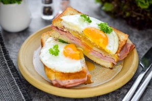 Сэндвич "Крок-мадам" Сэндвич "Крок-мадам"