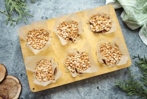 Пирожное "Корзиночки" с вареной сгущенкой и орехами Пирожное "Корзиночки" с вареной сгущенкой и орехами