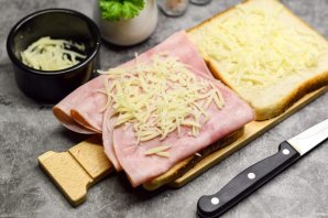 Сэндвич "Крок-мадам" Сэндвич "Крок-мадам"