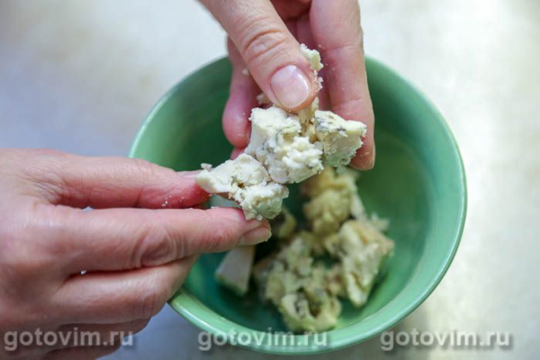 Куриные бедра с сырным соусом горгонзола и грецкими орехами Куриные бедра с сырным соусом горгонзола и грецкими орехами
