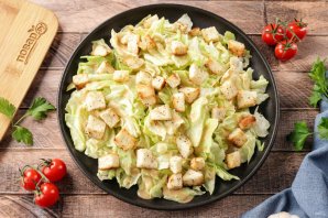 Салат "Цезарь" с креветками классический простой