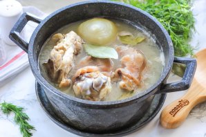 Холодец из свиных ножек и рульки Холодец из свиных ножек и рульки