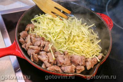 Слойки со свининой, кабачками и сыром Слойки со свининой, кабачками и сыром