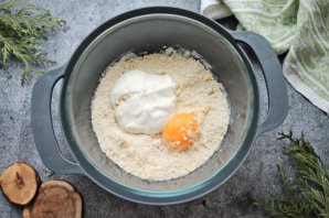 Пирожное "Корзиночки" с вареной сгущенкой и орехами Пирожное "Корзиночки" с вареной сгущенкой и орехами