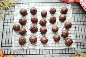 Творожные конфеты с печеньем Творожные конфеты с печеньем