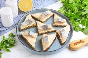 Канапе с селедкой и лимоном Канапе с селедкой и лимоном