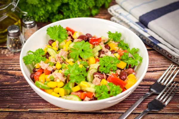 Салат с тунцом и красной фасолью Салат с тунцом и красной фасолью