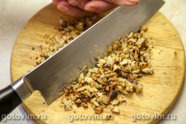 Куриные бедра с сырным соусом горгонзола и грецкими орехами Куриные бедра с сырным соусом горгонзола и грецкими орехами