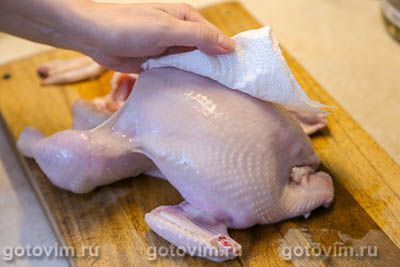 Курица, запеченная с сырным маслом под кожей Курица, запеченная с сырным маслом под кожей