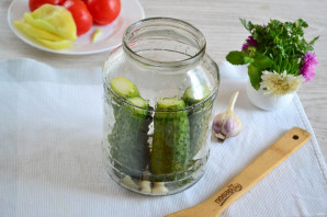 Маринованные огурцы и помидоры "Ассорти" Маринованные огурцы и помидоры "Ассорти"