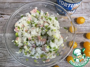 Слойки с тунцом рисом и помидорами черри
