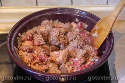 Тажин с говядиной, рисом и сухофруктами